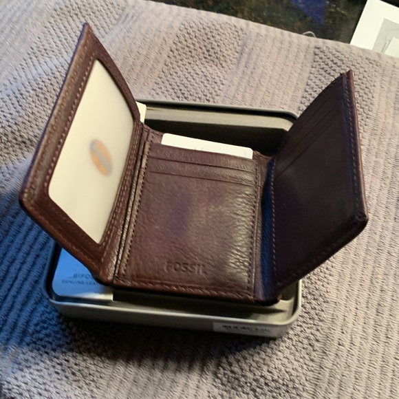 🆕 fossil tri-fold wallet 🆕 - Picture 4 of 5